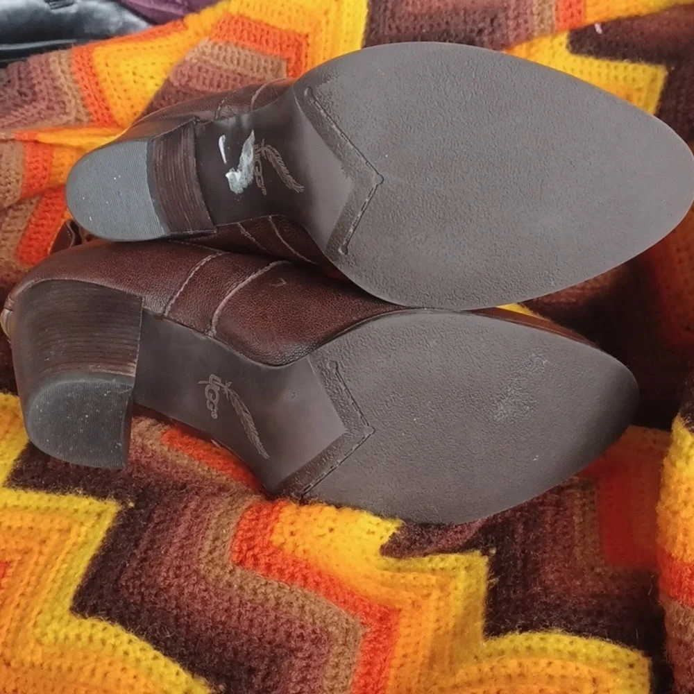 UGG Brown Nubuck Leather Cobie Booties Heeled boots size 8, Excellent Condition - Picture 7 of 9
